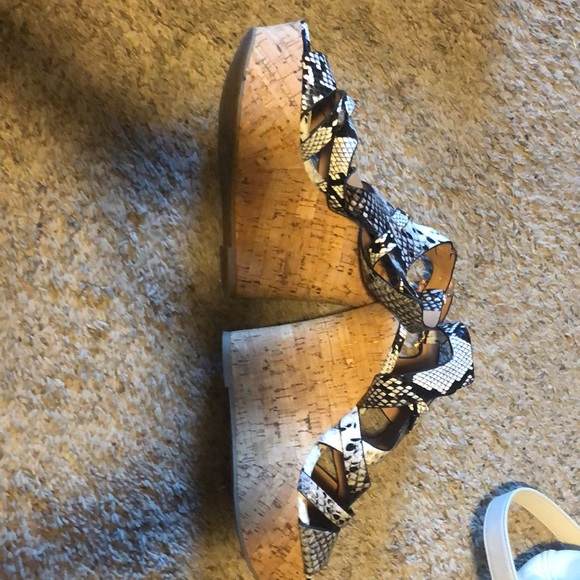 Izabella Rue heels - Picture 3 of 5